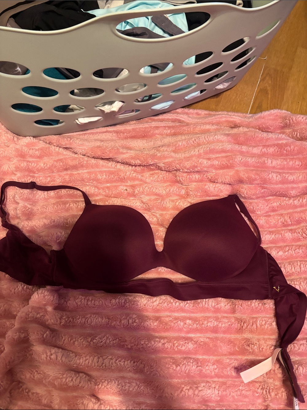 VS bra , burgundy color, in like new condition